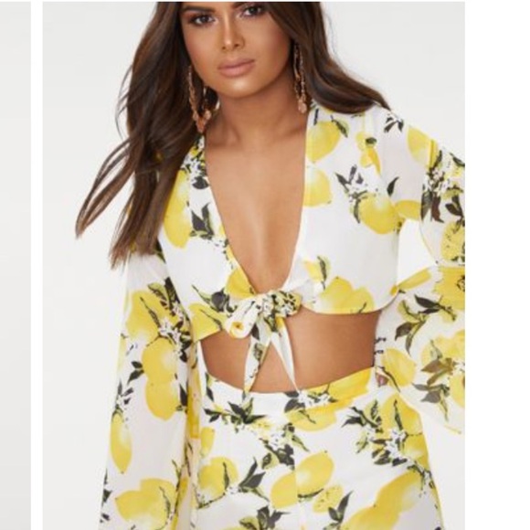 PrettyLittleThing Tops - 0040 NWT Pretty little things crop long sleeve top
